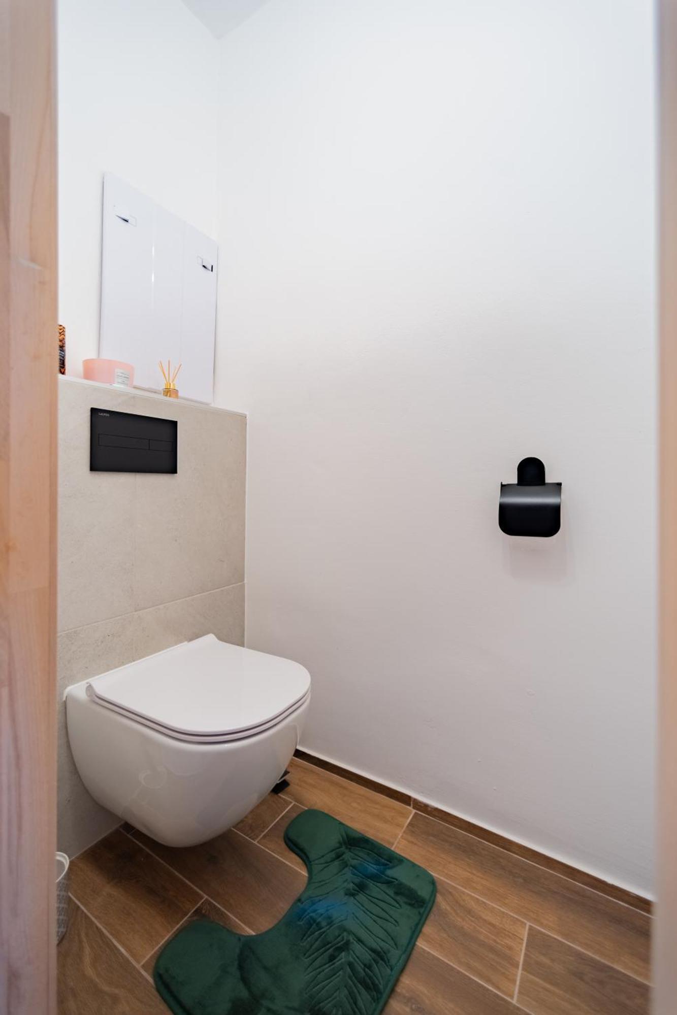 Barbyb Apartment - With Free Parking Bratislava Buitenkant foto