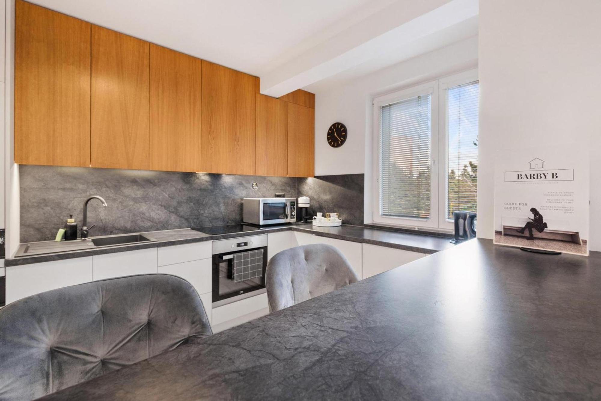 Barbyb Apartment - With Free Parking Bratislava Buitenkant foto