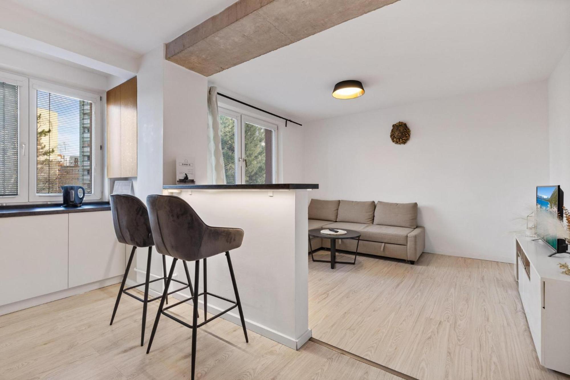 Barbyb Apartment - With Free Parking Bratislava Buitenkant foto